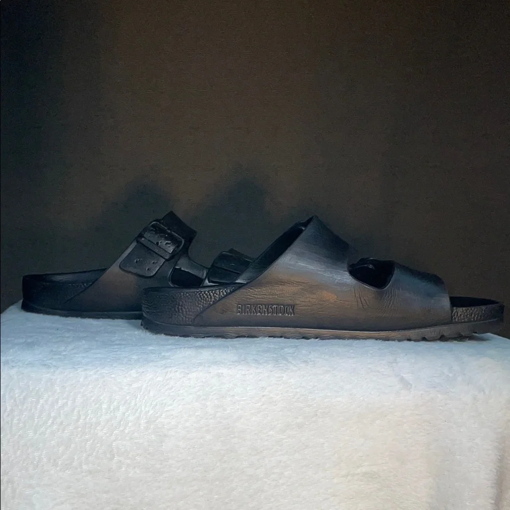 Birkenstock Black Sandals with Adjustable Straps and Contoured‎ Sole